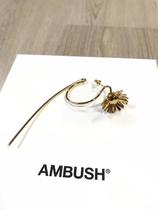 ambush chrysanthemum shape earrings