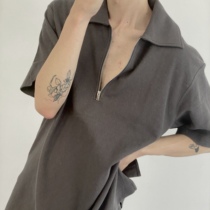 COLN pure color zip sleeve head short sleeve leaning version to win comfort allows you to find yourself in loose casual