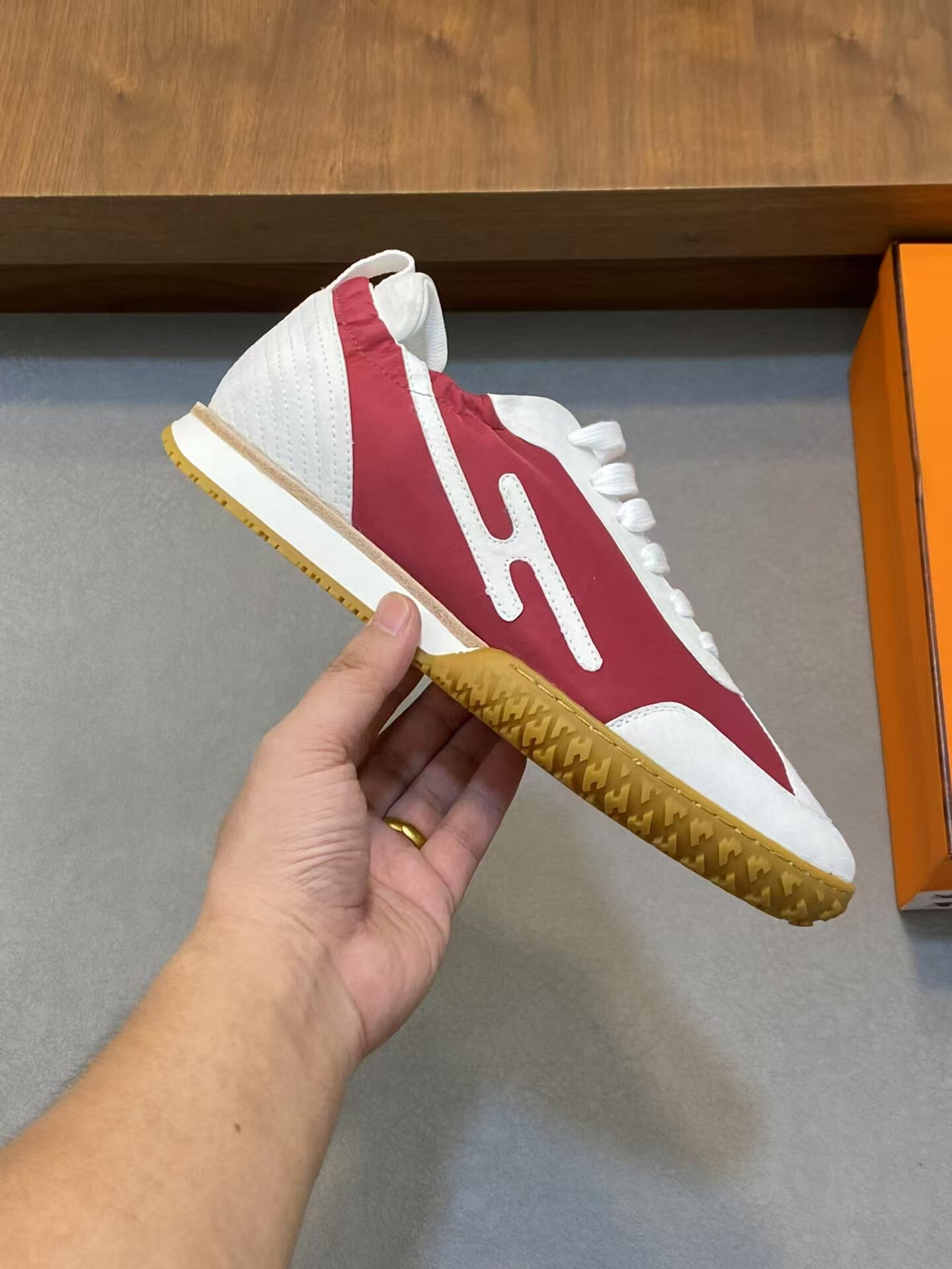 正品hermes/爱马仕男鞋透气男士休闲运动拼接h字母logo平底板鞋