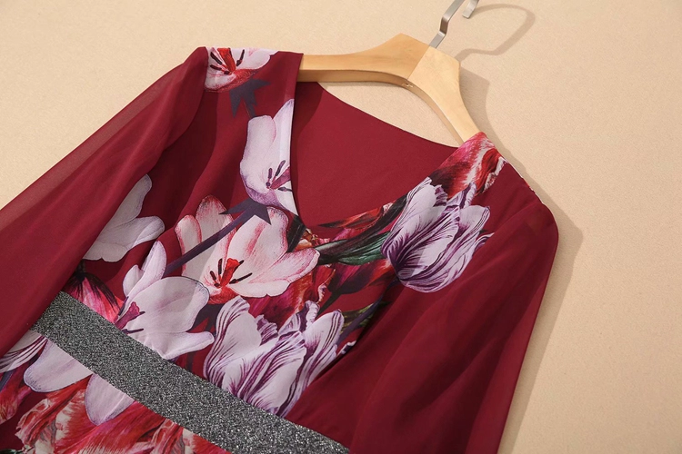 Khí chất Âu Mỹ của phụ nữ mùa xuân / hè 2021 sản phẩm mới Cổ chữ V in đỏ là chiếc váy váy mỏng xẻ tà lớn - Sản phẩm HOT