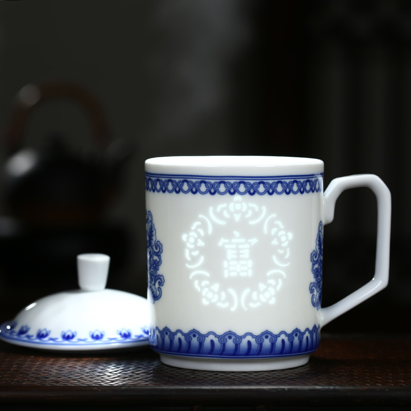 Jingdezhen blue and white ceramic tea cup and exquisite porcelain cup with cover mark cup cup household glass office meeting