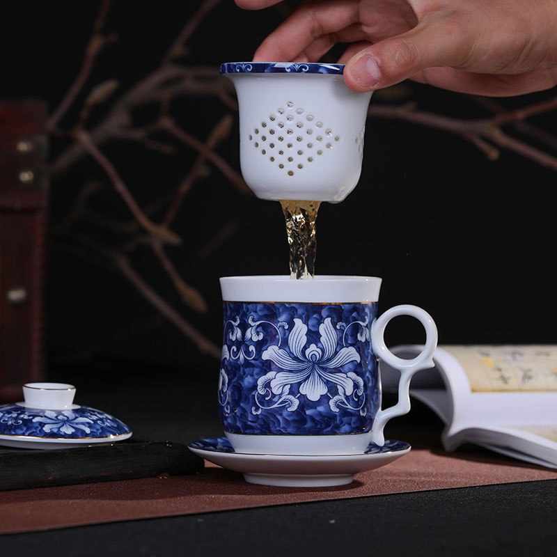 Jingdezhen ceramic cups filter cup with cover home office keller cup meeting of blue and white porcelain cups of tea