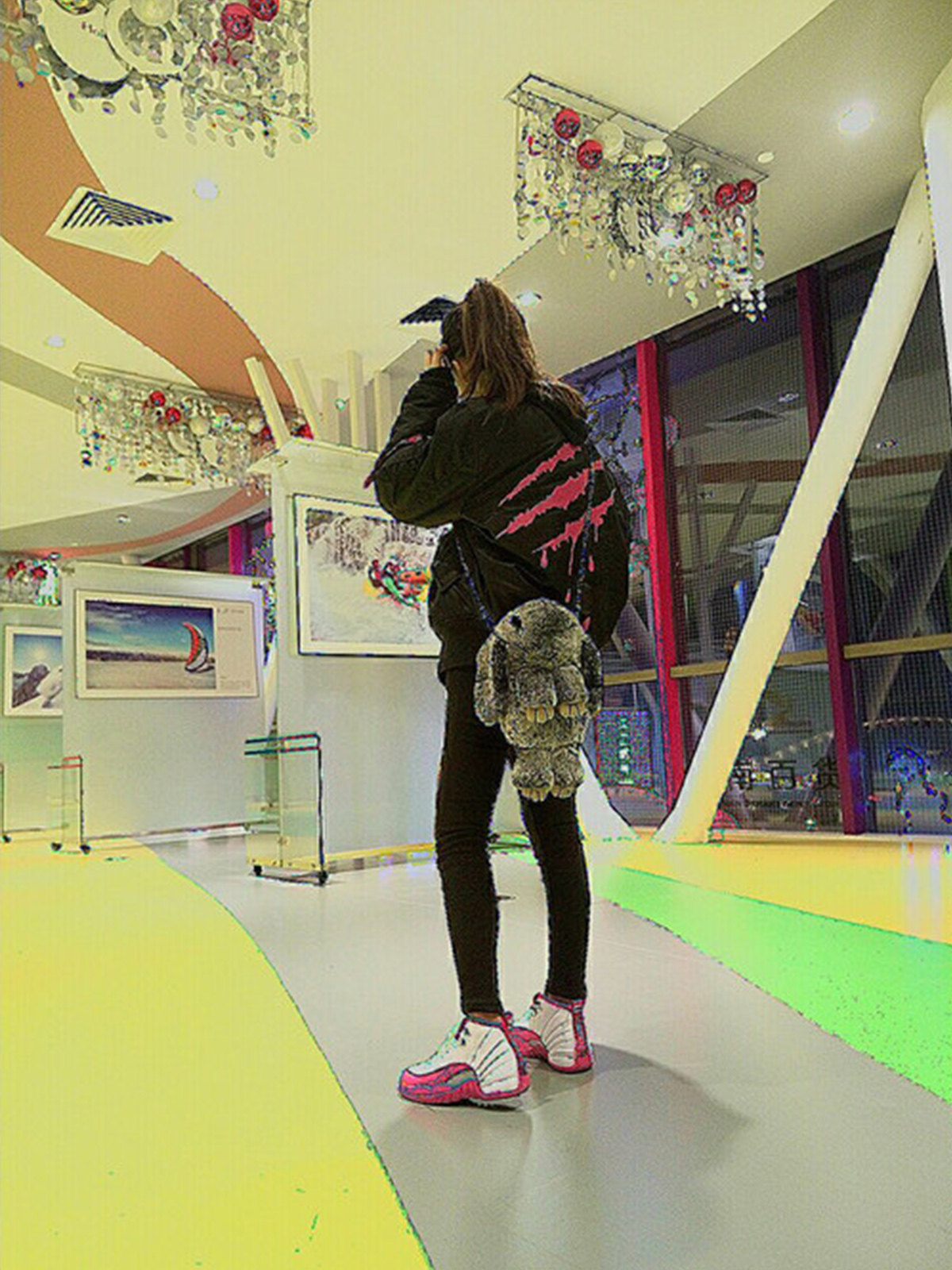 一双白粉aj12  背上你的兔子包少女心爆棚啊