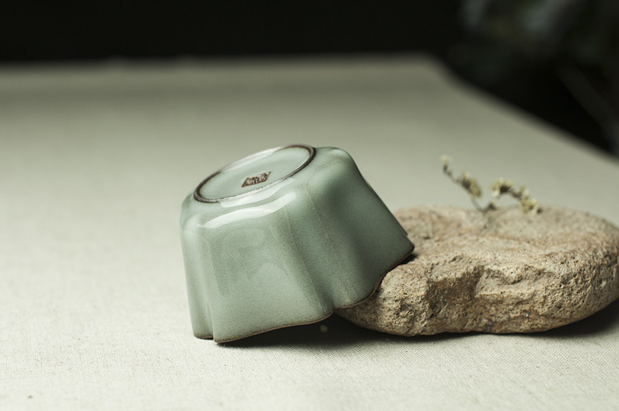 世界非遗 龙泉青瓷专场 【吴小宝】 工艺美术师 《花口杯》2 进入该拍