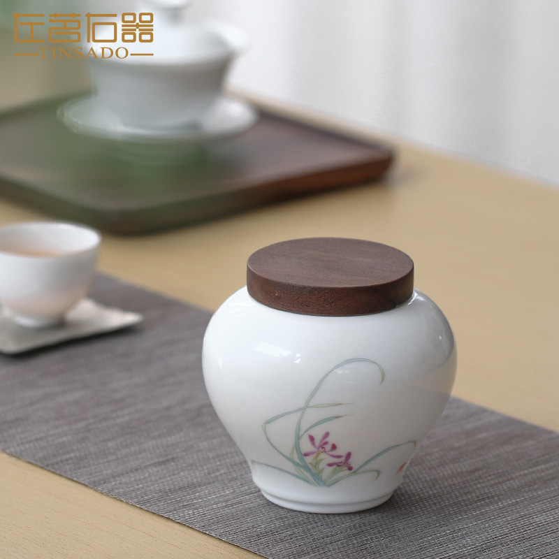 Jingdezhen blue white porcelain tea pot small hand - made tea warehouse large half jins deposit ceramic seal tank receives a catty