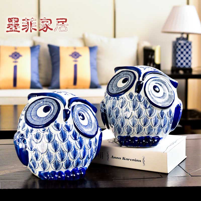 The Owl furnishing articles of modern blue and white porcelain is the new Chinese style classical ceramic sitting room TV ark, wine household soft adornment