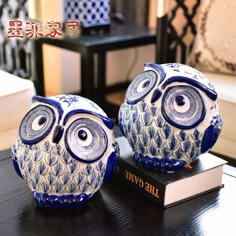 The Owl furnishing articles of modern blue and white porcelain is the new Chinese style classical ceramic sitting room TV ark, wine household soft adornment