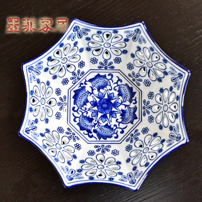 The New Chinese jingdezhen porcelain ceramics hollow - out compote of fruit basin for plate household dry fruit bowl sitting room tea table is received