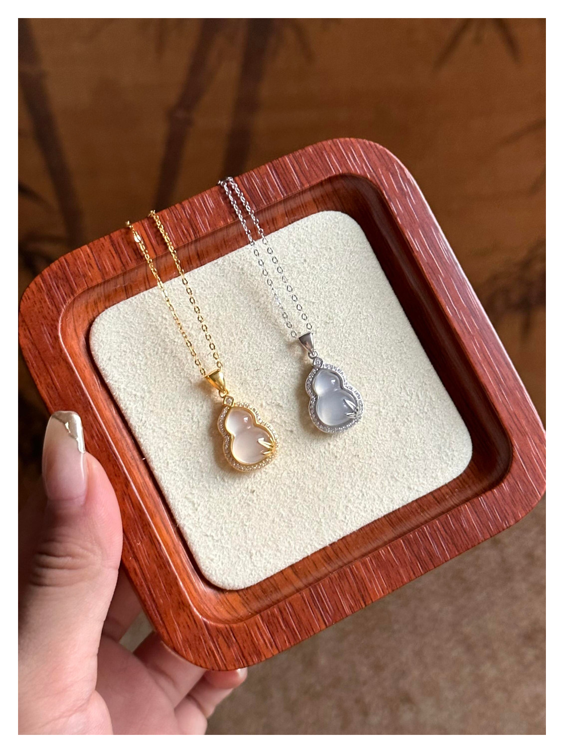 Серебряное ожерелье sukeew/酥可 金枝玉叶s925银不掉色白玉髓竹叶葫芦吊坠项炼女新品