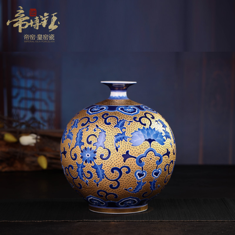 Jingdezhen ceramic hand - made gold wrapped branch lotus celestial vases, Chinese arts and crafts porcelain sitting room adornment is placed