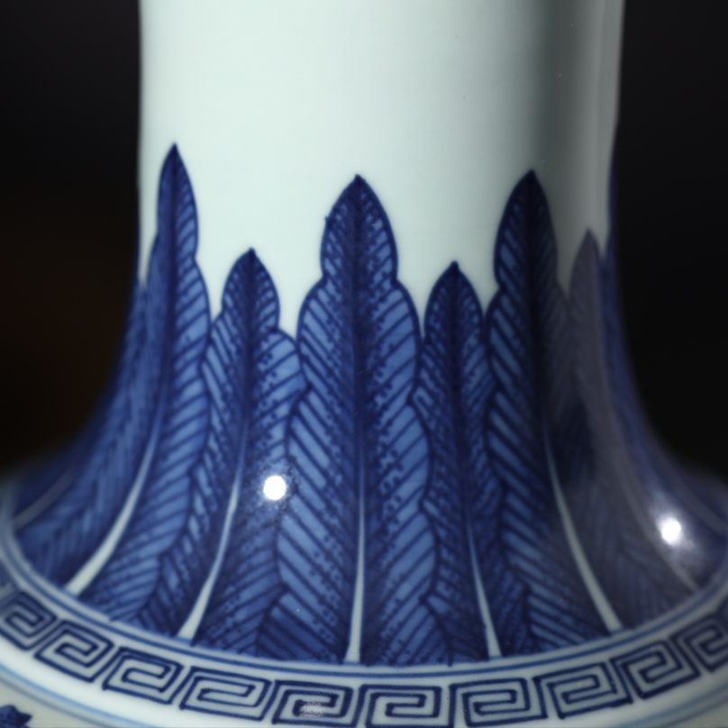 Jingdezhen ceramics yongzheng model of archaize home furnishing articles study design blue and white porcelain vase antique collection
