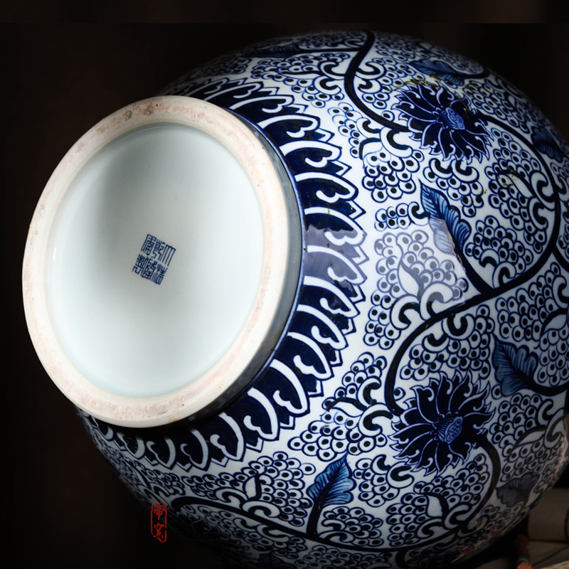 Jingdezhen ceramics antique hand - made place to live in the sitting room is blue and white porcelain vase flower arranging TV ark, decoration decoration