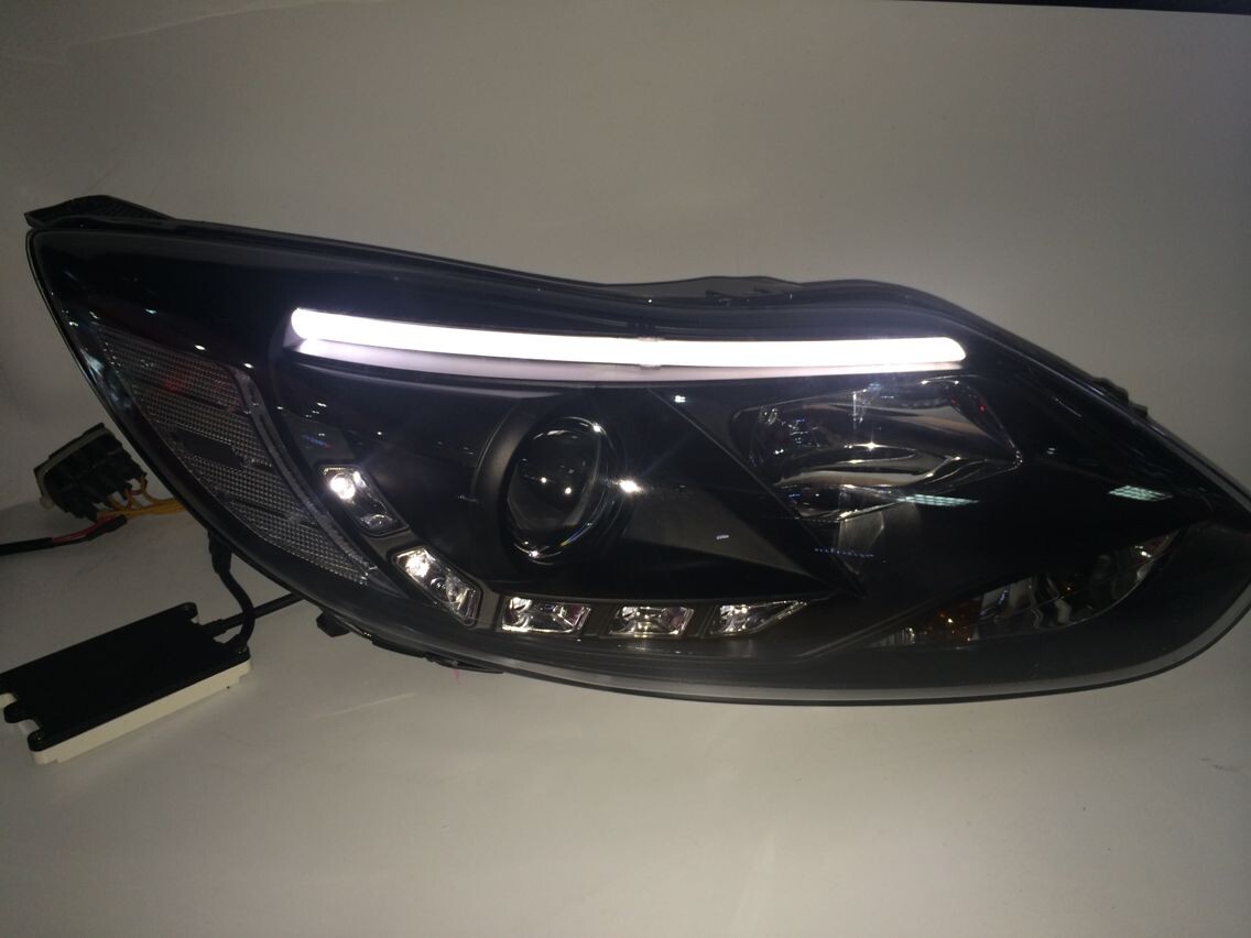 led泪眼(双光透镜,总成出厂已集成专用解码器)大灯总成为双光透镜大灯