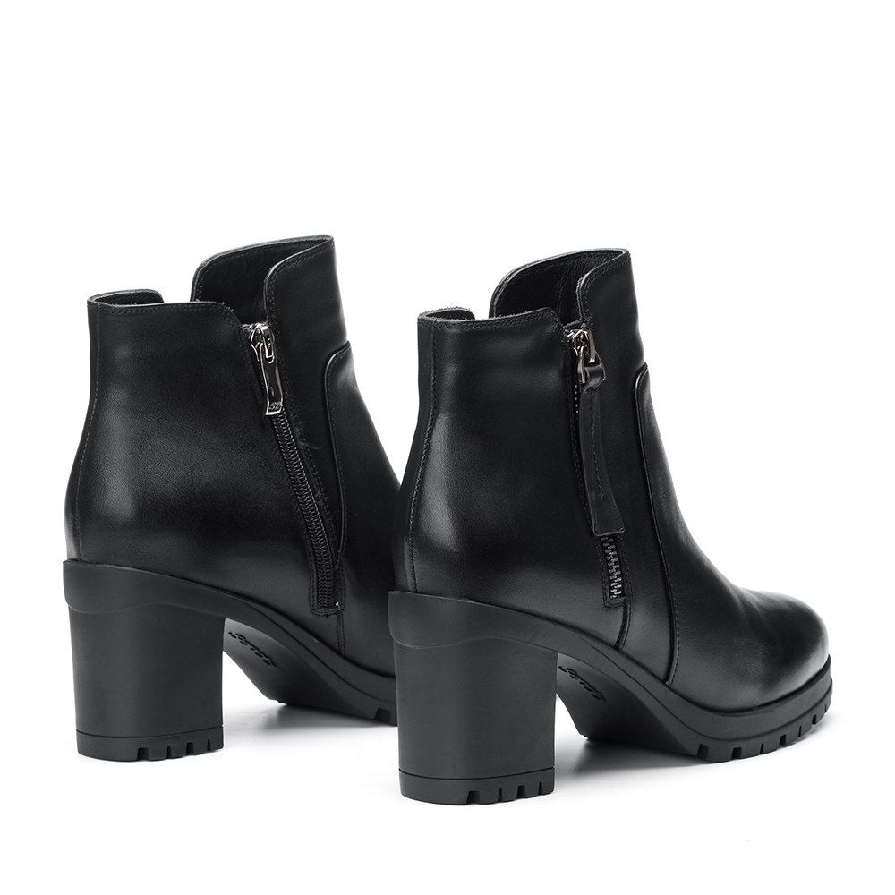 森达女鞋冬季新款网红时尚街头粗高跟女短靴靴vzb40dd8