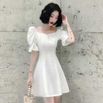 The high-end white short-length banquet in the satin evening dress and the dress girl can be worn in a small crowd