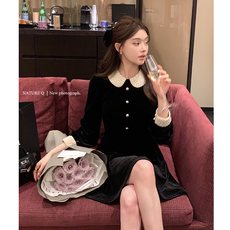 Yang small curly style vintage pearl doll neckline velvet dress with dress woman autumn small gift dress temperament Herbene small black dress-Taobao