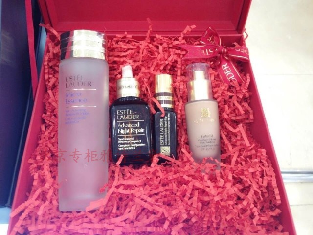 北京专柜雅诗兰黛圣诞中号礼盒+礼物袋 送礼两