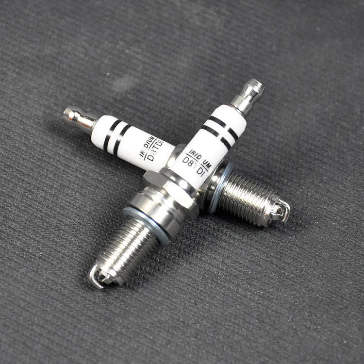 摩托车铱金火花塞150三极a7tc弯梁110踏板125三轮d8tc通用