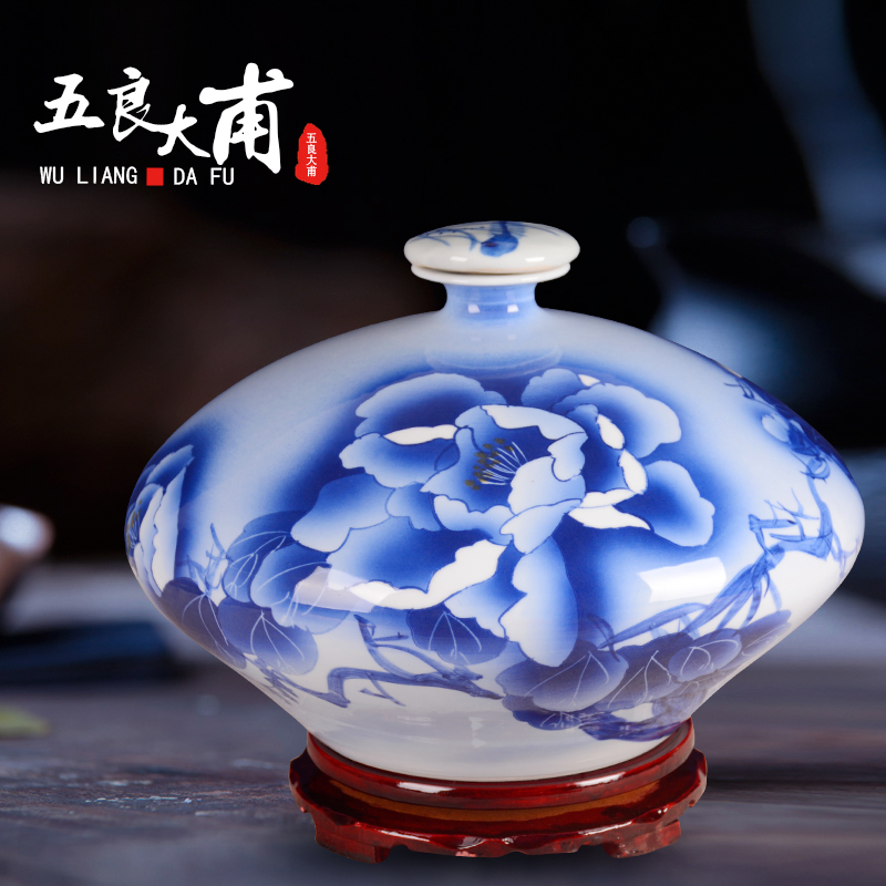 Bottle is blue and white porcelain of jingdezhen ceramic art hand - made peony empty bottles 10 jins sealed Bottle furnishing articles