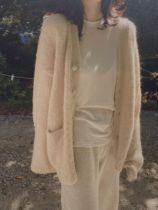 Place of the Spot The Joo Korean designer collaborated to customize the softly soft and lazy wind 100 hitch a multicolored cardio-hoodie D