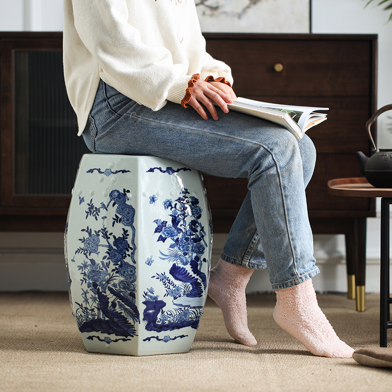 Ceramic drum who blue - and - white porcelain who the new Chinese style classical Ming and the qing dynasties hollow - out archaize who decoration who in shoes who sits who