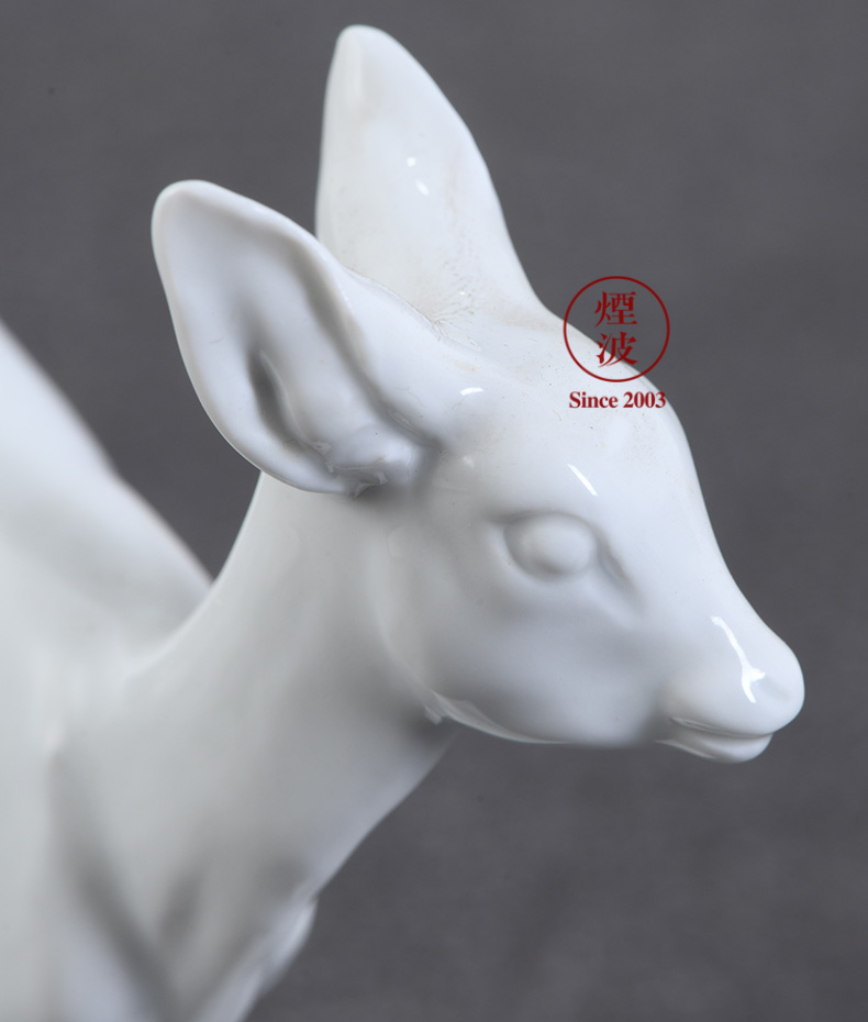 German mason mason animal meisen porcelain porcelain plastic small white deer handicraft furnishing articles that occupy the home act the role ofing is tasted