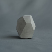 Courtesy of the Lilly-the Day-style minimalist geometric cement objects