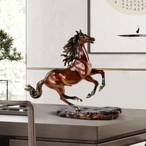 A horse is the first to successfully recruit money.