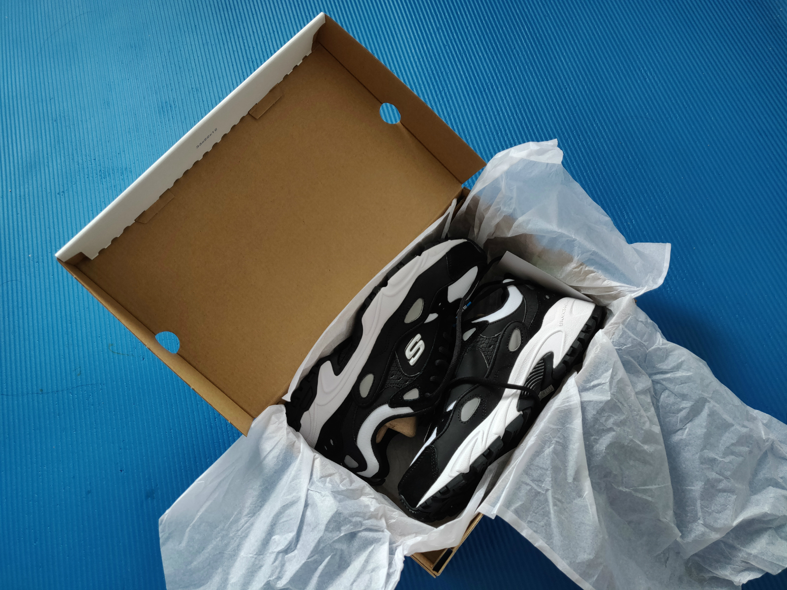 斯凯奇鞋子包装盒图片