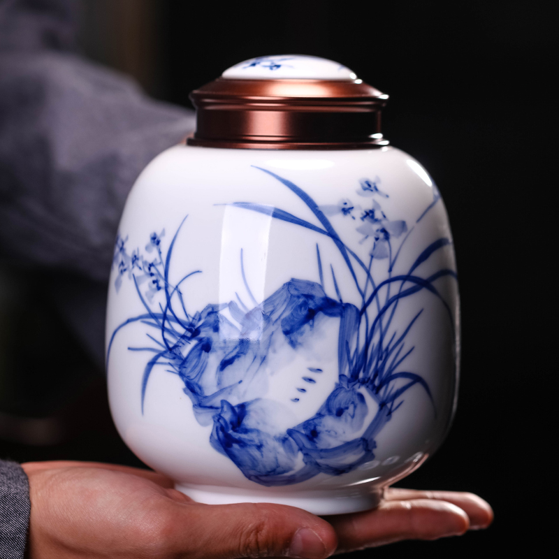 Jingdezhen ceramic caddy fixings large blue and white hand tea sealed tank receives half jins to Chinese wind household