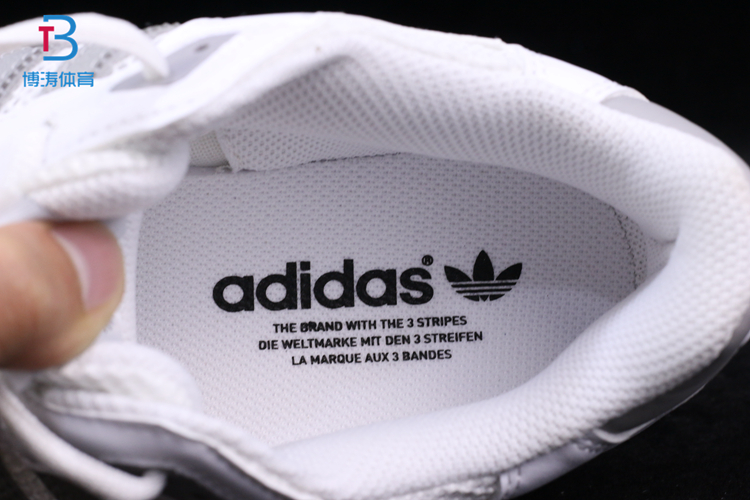 Кроссовки Adidas ZX750 S76189 S76191 Кроссовки Adidas ZX750 S76189 S76191 Adidas / Adidas