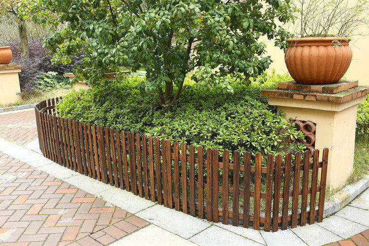 户外新款碳化防腐实木栅栏白色木篱笆花园宠物围栏庭院婚庆装饰