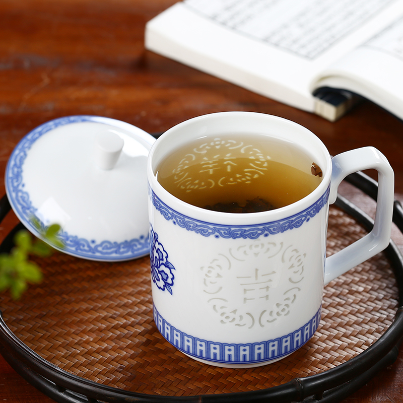 Jingdezhen porcelain and exquisite porcelain cup with cover ceramic tea keller CPU work present household glass cup