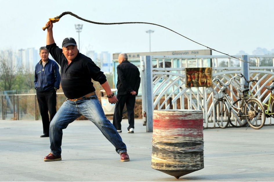 陀螺,是童年的记忆,也是正在消失的传统