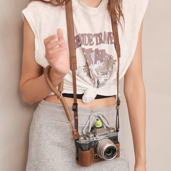 Fuji XT5 protective case XS20 X100VI leather base camera wristband braided hand rope XH2S accessories
Fuji XT5 protective case XS20 X100VI leather base camera wristband braided hand rope XH2S accessories