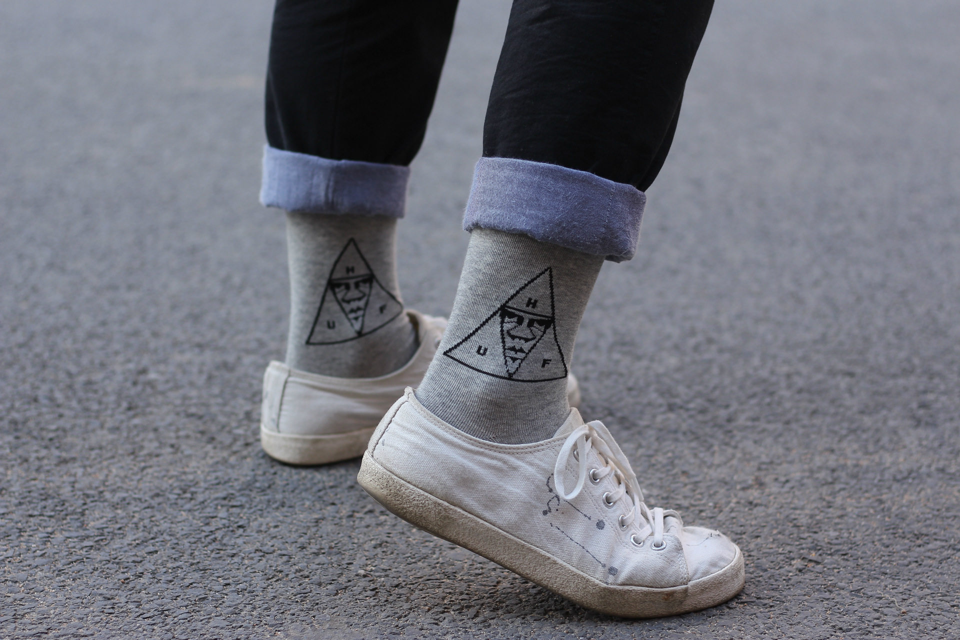 男士潮流中筒长袜子街头嘻哈风白袜子运动三角形图案个性创意