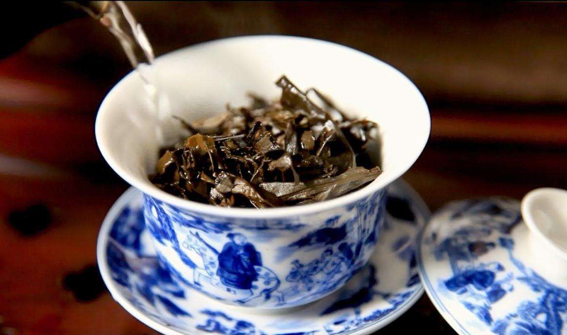 爱打扮(www.idaban.cn)，一杯红亮如琥珀的安化黑茶，教你这样泡！31