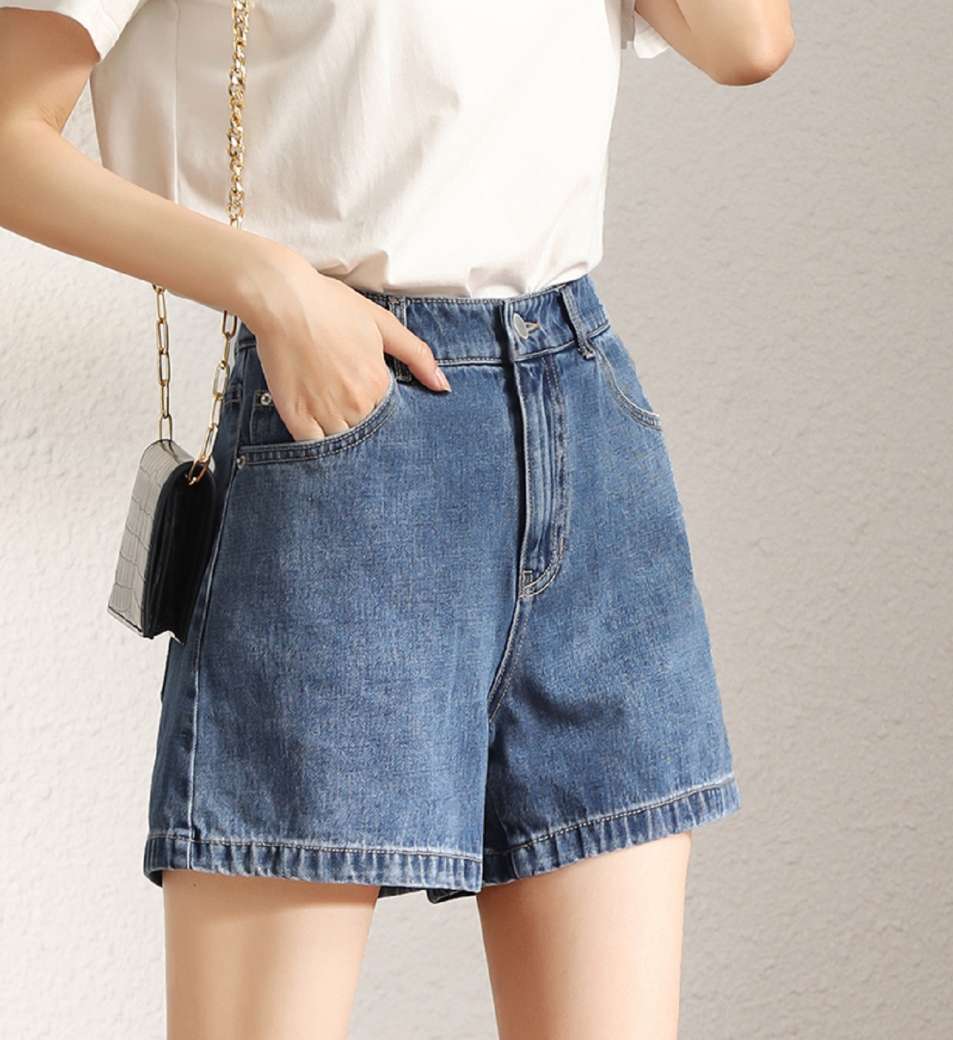 a字牛仔短裤风格百变,俏皮更舒适!