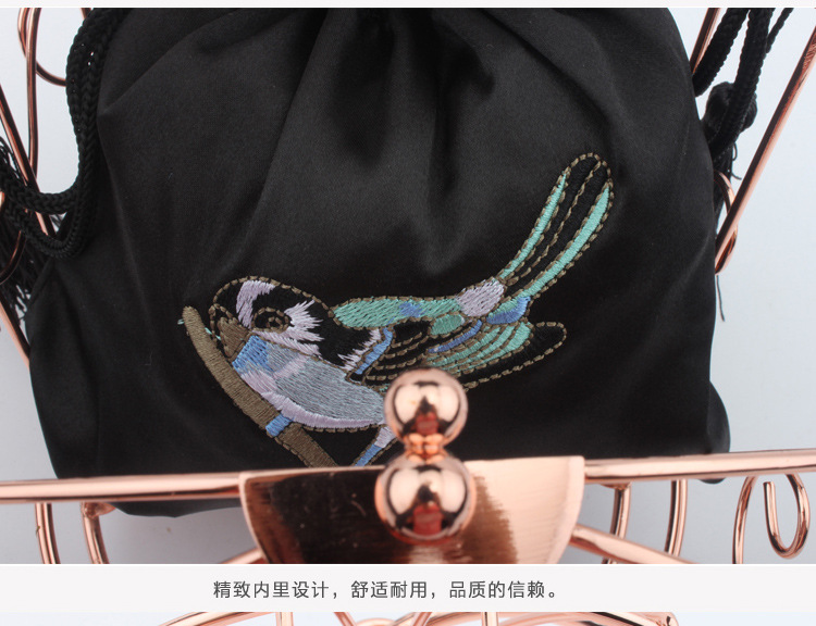 秀水ferragamo 2020新款時尚個性刺繡鉤花鏤空金屬鐵環鳥籠手提走秀水桶女包 ferragamo