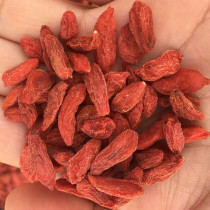 Hubei Shennongjia wolfberry new goods are not processed farmers self-produced non-Ningxia Zhongning wolfberry 2 pieces