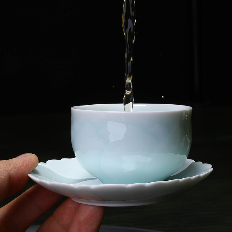 Jingdezhen ceramic cups kung fu tea bowl two woolly green glaze with single cup sample tea cup master cup. A plate