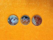 A total of 3 pieces of ordinary commemorative coins were issued in 2017-The Year of the Rooster