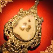 Master Longqinbas broken body G strong box for the stupa Gawu box size about 9mm