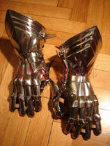 Gothic refers to iron hand No. 1 historical restoration crafts (wearable)