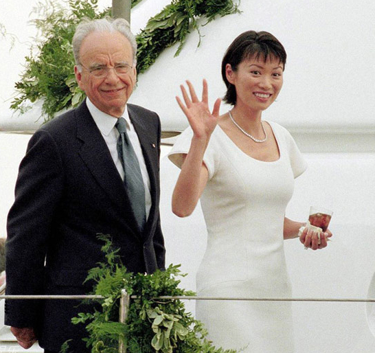 邓文迪携小27岁男友庆生,求撩汉秘籍