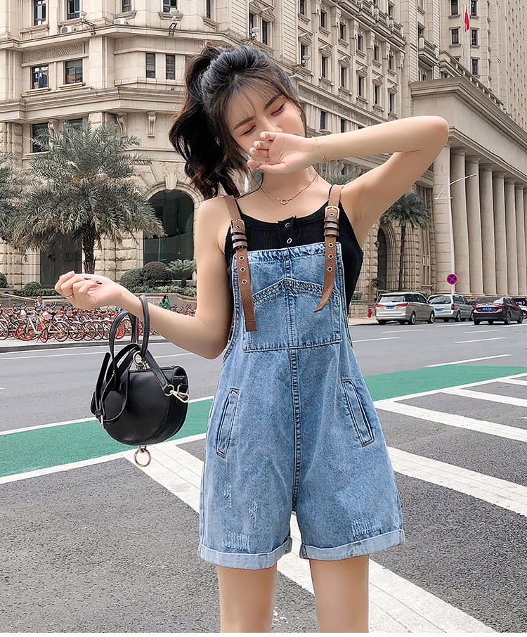 实拍2019夏新款破洞牛仔背带裤女宽松韩版学生减龄显瘦短款连体裤