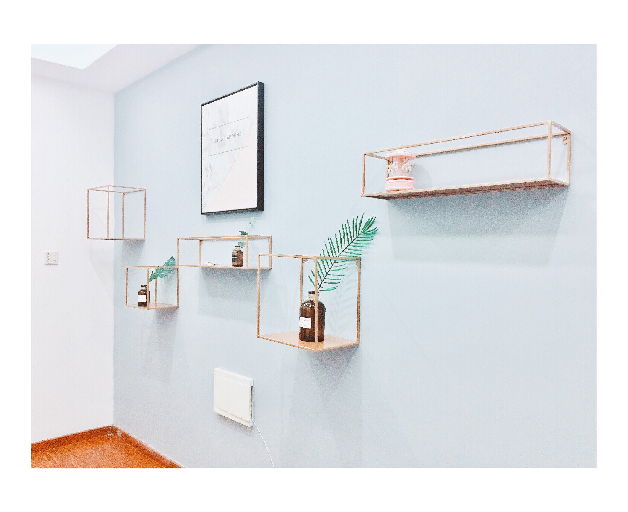 北欧装饰性置物架 创意铁艺墙上展示架客厅书房背景壁挂置物架子