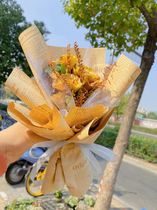 Autumn ginkgo bouquet made of autumn One sending girlfriend romantic surprise hands to take photo props tennis red ins wind
