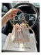 Julia Courier Niche 오리지널 자수 버킷 가방 가방 여자 2025 새로운 트렌디 컴퓨터 One Shoulder Crossbody Bag Julia Courier Niche 오리지널 자수 버킷 가방 가방 여자 2025 새로운 트렌디 컴퓨터 One Shoulder Crossbody Bag