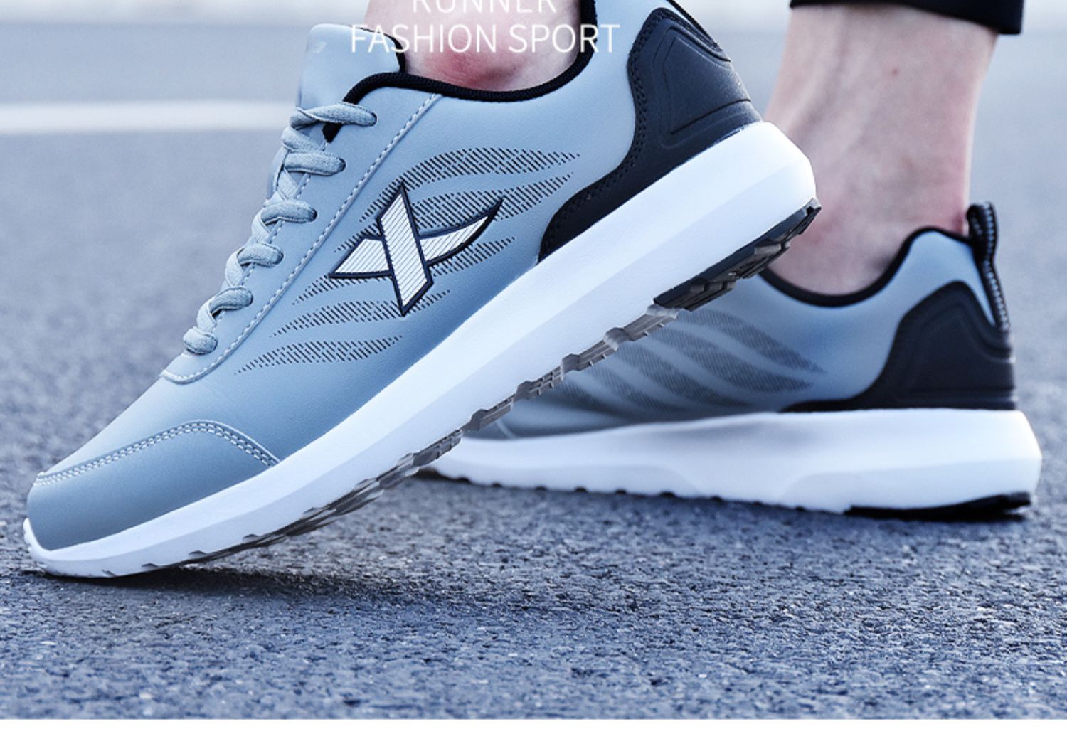 特步男鞋秋季跑步鞋2021冬季新款休闲鞋子男士防水皮面黑色运动鞋